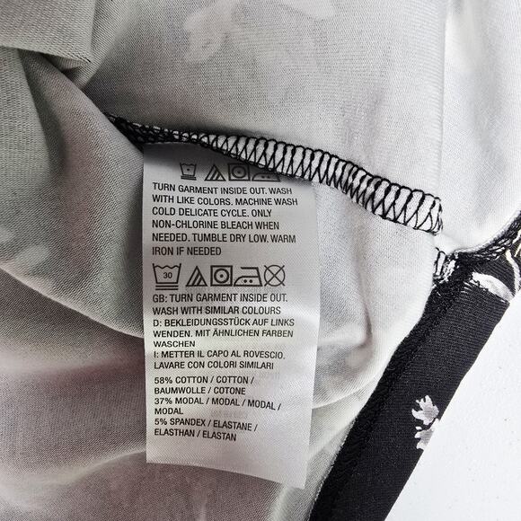 Isaac Mizrahi Live Top 1X Printed Floral Black Mock Neck Shirred 3/4 Slv Stretch - Picture 9 of 11